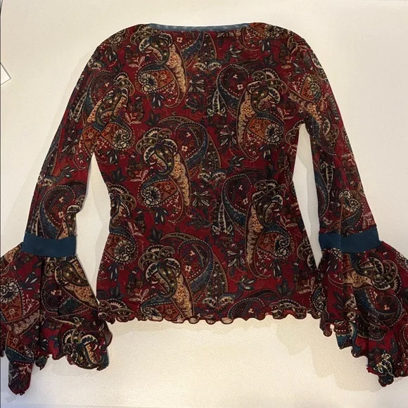 Paisley top with Flared bell sleeve’s Anac designed by kimi M - Picture 4 of 6